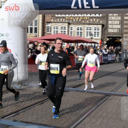 05.10.2025 - 20. swb-Marathon Bremen Yannick Fuchs http://msf.ph/oto/9230606 05.10.2025 11:02:39 Ziel 9468, 9647, 9707, 9802, 9839, 10033, 10595, 10598, 10615, 11110, 11160, 11537, 11538, 11711 meine-sportfotos.de