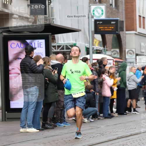 05.10.2025 - 20. swb-Marathon Bremen Strokosch-Dieckow http://msf.ph/oto/9230613 05.10.2025 10:38:30 Ziel 9341, 10352, 10409, 10517, 10862, 10967, 11132, 9341, 10352, 10409, 10517, 10862, 10967, 11132 meine-sportfotos.de