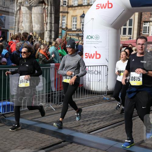 05.10.2025 - 20. swb-Marathon Bremen Yannick Fuchs http://msf.ph/oto/9230619 05.10.2025 11:02:39 Ziel 9468, 9647, 9707, 9802, 9839, 10033, 10595, 10598, 10615, 11110, 11160, 11537, 11538, 11711 meine-sportfotos.de