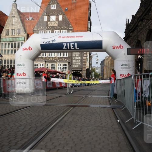 05.10.2025 - 20. swb-Marathon Bremen Yannick Fuchs http://msf.ph/oto/9230627 05.10.2025 10:24:26 Ziel  meine-sportfotos.de