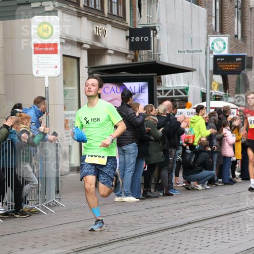 05.10.2025 - 20. swb-Marathon Bremen Strokosch-Dieckow http://msf.ph/oto/9230641 05.10.2025 10:38:31 Ziel 9341, 10352, 10409, 10517, 10862, 10967, 11132, 9341, 10352, 10409, 10517, 10862, 10967, 11132 meine-sportfotos.de