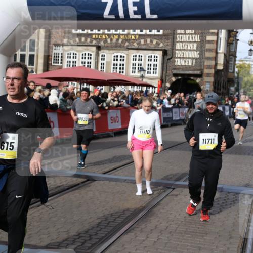 05.10.2025 - 20. swb-Marathon Bremen Yannick Fuchs http://msf.ph/oto/9230652 05.10.2025 11:02:40 Ziel 9468, 9647, 9707, 9802, 9839, 10033, 10595, 10598, 10615, 11110, 11160, 11537, 11538, 11711 meine-sportfotos.de