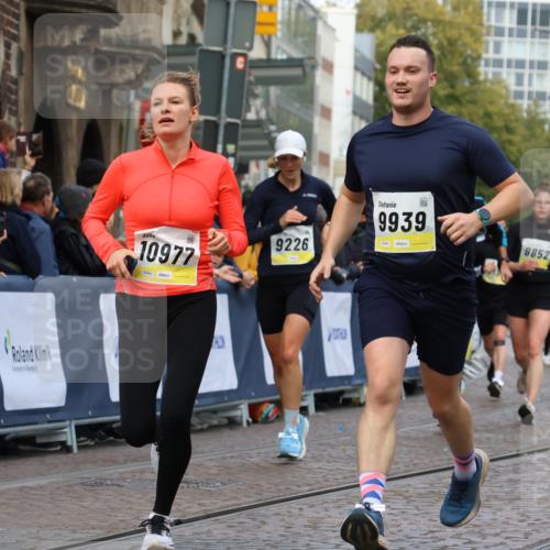05.10.2025 - 20. swb-Marathon Bremen Strokosch-Dieckow http://msf.ph/oto/9230653 05.10.2025 10:52:06 Ziel 9196, 9226, 9852, 9939, 10240, 10438, 10668, 10727, 10977, 11273, 11641 meine-sportfotos.de