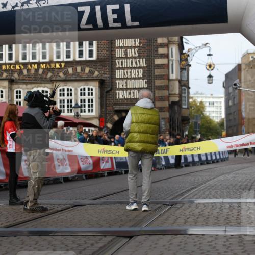 05.10.2025 - 20. swb-Marathon Bremen Yannick Fuchs http://msf.ph/oto/9230662 05.10.2025 10:25:13 Ziel  meine-sportfotos.de