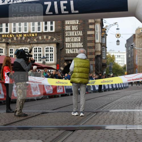 05.10.2025 - 20. swb-Marathon Bremen Yannick Fuchs http://msf.ph/oto/9230667 05.10.2025 10:25:13 Ziel  meine-sportfotos.de