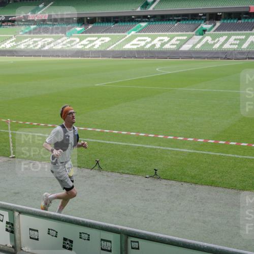 05.10.2025 - 20. swb-Marathon Bremen Michael Burmester http://msf.ph/oto/9230669 05.10.2025 10:29:43 Laufen im Stadion 7202, 8787, 8866, 9014, 9199, 9218, 9233, 9261, 9369, 9385, 9428, 9437, 9452, 9485, 9555, 9556, 9578, 9579, 9583, 9626, 9627, 9630, 9641, 9658, 9674, 9689, 9693, 9696, 9704, 9729, 9740, 9761, 9803, 9832, 9889, 9924, 9929, 9958, 9969, 9986, 10073, 10089, 10118, 10170, 10246, 10376, 10400, 10432, 10534, 10601, 10673, 10685, 10715, 10723, 10726, 10733, 10781, 10868, 10877, 10923, 10929, 10932, 10951, 10968, 11005, 11022, 11091, 11119, 11187, 11208, 11288, 11298 meine-sportfotos.de