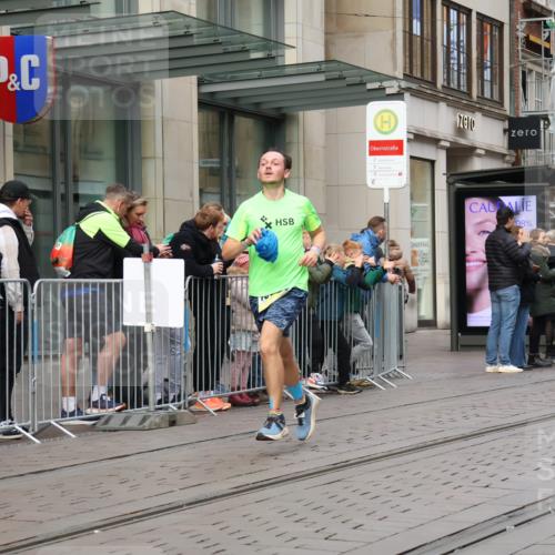 05.10.2025 - 20. swb-Marathon Bremen Strokosch-Dieckow http://msf.ph/oto/9230673 05.10.2025 10:38:32 Ziel 9341, 9403, 10352, 10409, 10517, 10847, 10862, 10967, 11132, 11594, 9341, 9403, 10352, 10409, 10517, 10847, 10862, 10967, 11132, 11594 meine-sportfotos.de