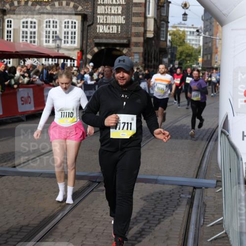 05.10.2025 - 20. swb-Marathon Bremen Yannick Fuchs http://msf.ph/oto/9230696 05.10.2025 11:02:40 Ziel 9468, 9647, 9707, 9802, 9839, 10033, 10595, 10598, 10615, 11110, 11160, 11537, 11538, 11711 meine-sportfotos.de