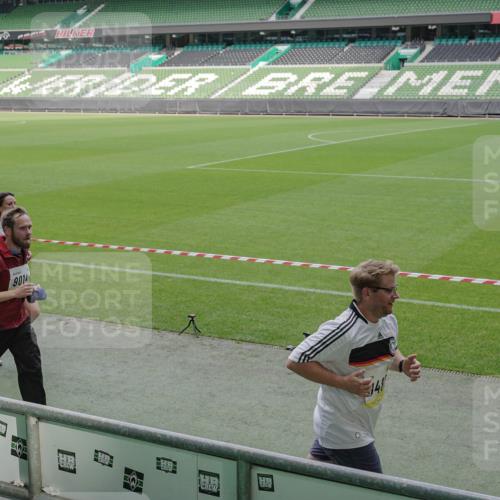 05.10.2025 - 20. swb-Marathon Bremen Michael Burmester http://msf.ph/oto/9230700 05.10.2025 10:29:44 Laufen im Stadion 7202, 8787, 8866, 9014, 9199, 9218, 9233, 9261, 9369, 9385, 9428, 9437, 9452, 9485, 9555, 9556, 9578, 9579, 9583, 9626, 9627, 9630, 9658, 9674, 9689, 9693, 9696, 9704, 9729, 9740, 9761, 9803, 9832, 9889, 9924, 9929, 9958, 9969, 9986, 10073, 10089, 10118, 10170, 10246, 10376, 10400, 10432, 10534, 10601, 10673, 10685, 10715, 10723, 10726, 10733, 10781, 10868, 10877, 10923, 10929, 10932, 10951, 10968, 11005, 11022, 11091, 11119, 11177, 11187, 11208, 11288, 11298 meine-sportfotos.de
