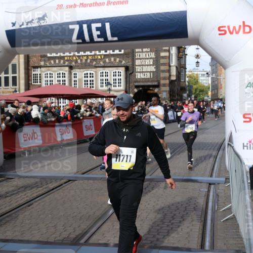 05.10.2025 - 20. swb-Marathon Bremen Yannick Fuchs http://msf.ph/oto/9230736 05.10.2025 11:02:41 Ziel 9468, 9647, 9707, 9802, 9839, 10033, 10595, 10598, 10615, 11110, 11160, 11537, 11538, 11711 meine-sportfotos.de