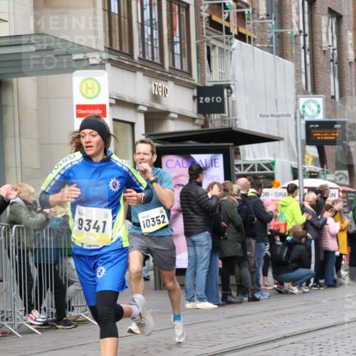 05.10.2025 - 20. swb-Marathon Bremen Strokosch-Dieckow http://msf.ph/oto/9230748 05.10.2025 10:38:35 Ziel 9341, 9403, 10352, 10409, 10517, 10847, 10862, 10967, 11132, 11594, 9341, 9403, 10352, 10409, 10517, 10847, 10862, 10967, 11132, 11594 meine-sportfotos.de