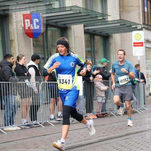 05.10.2025 - 20. swb-Marathon Bremen Strokosch-Dieckow http://msf.ph/oto/9230768 05.10.2025 10:38:35 Ziel 9341, 9403, 10352, 10409, 10517, 10847, 10862, 10967, 11132, 11594, 9341, 9403, 10352, 10409, 10517, 10847, 10862, 10967, 11132, 11594 meine-sportfotos.de
