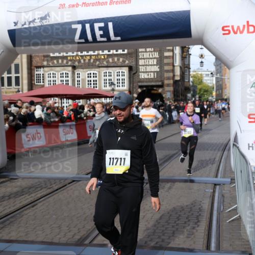 05.10.2025 - 20. swb-Marathon Bremen Yannick Fuchs http://msf.ph/oto/9230775 05.10.2025 11:02:41 Ziel 9468, 9647, 9707, 9802, 9839, 10033, 10595, 10598, 10615, 11110, 11160, 11537, 11538, 11711 meine-sportfotos.de