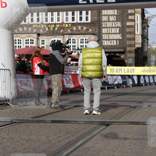 05.10.2025 - 20. swb-Marathon Bremen Yannick Fuchs http://msf.ph/oto/9230784 05.10.2025 10:26:15 Ziel  meine-sportfotos.de