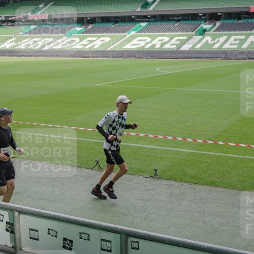 05.10.2025 - 20. swb-Marathon Bremen Michael Burmester http://msf.ph/oto/9230786 05.10.2025 10:29:47 Laufen im Stadion 7202, 8787, 8866, 9014, 9199, 9218, 9233, 9255, 9261, 9369, 9385, 9428, 9435, 9437, 9452, 9485, 9555, 9556, 9578, 9579, 9583, 9630, 9658, 9674, 9689, 9693, 9696, 9704, 9729, 9740, 9761, 9803, 9832, 9889, 9924, 9929, 9958, 9969, 9986, 10073, 10089, 10118, 10170, 10246, 10376, 10400, 10432, 10534, 10601, 10673, 10685, 10715, 10723, 10726, 10733, 10781, 10868, 10877, 10923, 10929, 10932, 10951, 10968, 11005, 11022, 11091, 11119, 11177, 11187, 11208, 11288, 11298 meine-sportfotos.de