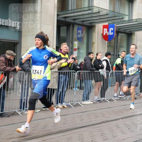 05.10.2025 - 20. swb-Marathon Bremen Strokosch-Dieckow http://msf.ph/oto/9230789 05.10.2025 10:38:36 Ziel 9341, 9403, 10352, 10409, 10517, 10847, 10862, 10967, 11132, 11594, 9341, 9403, 10352, 10409, 10517, 10847, 10862, 10967, 11132, 11594 meine-sportfotos.de