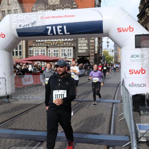 05.10.2025 - 20. swb-Marathon Bremen Yannick Fuchs http://msf.ph/oto/9230799 05.10.2025 11:02:42 Ziel 9468, 9647, 9707, 9802, 9839, 10033, 10595, 10598, 10615, 10825, 11110, 11160, 11537, 11538, 11711 meine-sportfotos.de