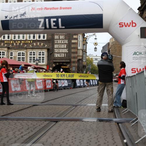 05.10.2025 - 20. swb-Marathon Bremen Yannick Fuchs http://msf.ph/oto/9230811 05.10.2025 10:27:08 Ziel 35 meine-sportfotos.de