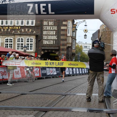 05.10.2025 - 20. swb-Marathon Bremen Yannick Fuchs http://msf.ph/oto/9230818 05.10.2025 10:27:10 Ziel 35 meine-sportfotos.de