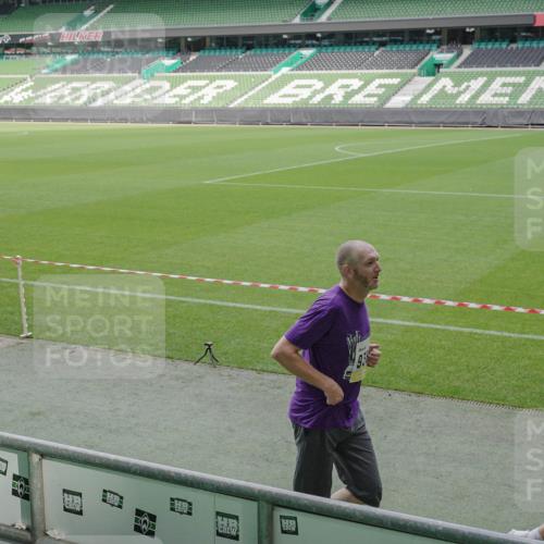 05.10.2025 - 20. swb-Marathon Bremen Michael Burmester http://msf.ph/oto/9230841 05.10.2025 10:29:48 Laufen im Stadion 7202, 8787, 8866, 9014, 9199, 9218, 9233, 9255, 9261, 9369, 9385, 9428, 9435, 9437, 9452, 9485, 9555, 9556, 9578, 9579, 9583, 9630, 9658, 9674, 9689, 9693, 9696, 9704, 9729, 9740, 9761, 9803, 9832, 9889, 9924, 9929, 9958, 9969, 9975, 9986, 10073, 10089, 10118, 10170, 10246, 10376, 10400, 10432, 10534, 10548, 10601, 10673, 10685, 10715, 10723, 10726, 10733, 10781, 10868, 10877, 10923, 10929, 10932, 10951, 10968, 11005, 11022, 11091, 11177, 11187, 11208, 11288, 11298 meine-sportfotos.de