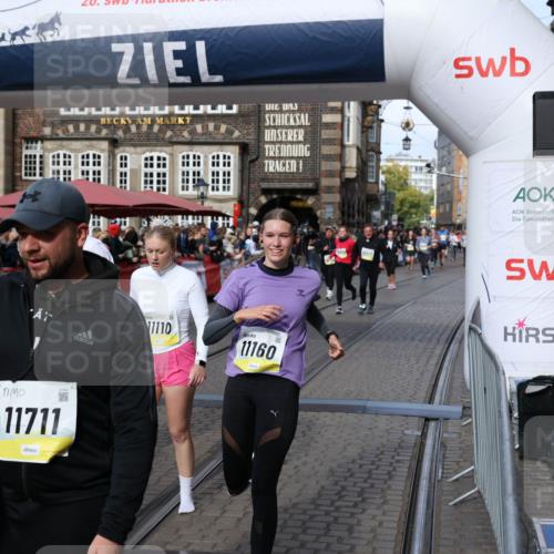 05.10.2025 - 20. swb-Marathon Bremen Yannick Fuchs http://msf.ph/oto/9230842 05.10.2025 11:02:42 Ziel 9468, 9647, 9707, 9802, 9839, 10033, 10595, 10598, 10615, 10825, 11110, 11160, 11537, 11538, 11711 meine-sportfotos.de