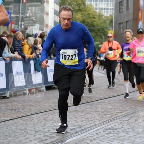 05.10.2025 - 20. swb-Marathon Bremen Strokosch-Dieckow http://msf.ph/oto/9230843 05.10.2025 10:52:12 Ziel 9196, 9226, 9852, 9955, 9987, 10038, 10240, 10438, 10668, 10727, 10900, 10927, 10942, 11128, 11458, 11491, 11641 meine-sportfotos.de