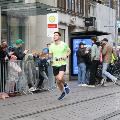 05.10.2025 - 20. swb-Marathon Bremen Strokosch-Dieckow http://msf.ph/oto/9230848 05.10.2025 10:38:41 Ziel 9403, 10352, 10847, 10967, 11594, 9403, 10352, 10847, 10967, 11594 meine-sportfotos.de