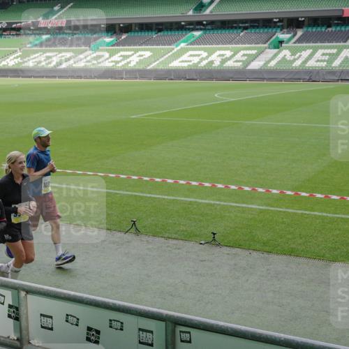 05.10.2025 - 20. swb-Marathon Bremen Michael Burmester http://msf.ph/oto/9230874 05.10.2025 10:29:51 Laufen im Stadion 7202, 8787, 8866, 9014, 9199, 9233, 9255, 9261, 9369, 9385, 9428, 9435, 9437, 9452, 9485, 9555, 9578, 9579, 9583, 9630, 9658, 9674, 9689, 9693, 9696, 9704, 9729, 9740, 9761, 9803, 9832, 9889, 9924, 9929, 9958, 9969, 9975, 9986, 10073, 10089, 10118, 10170, 10246, 10376, 10400, 10432, 10534, 10548, 10601, 10673, 10685, 10715, 10723, 10726, 10733, 10781, 10868, 10873, 10877, 10923, 10929, 10932, 10951, 10968, 11005, 11022, 11091, 11177, 11187, 11208, 11288, 11298, 9556 meine-sportfotos.de