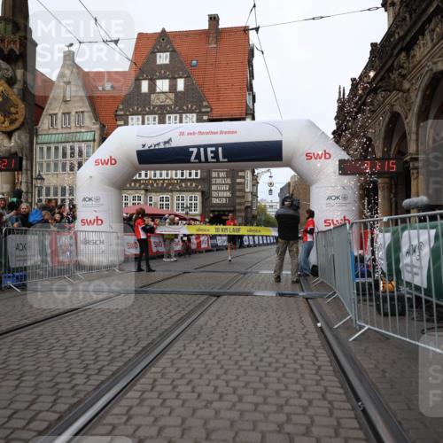 05.10.2025 - 20. swb-Marathon Bremen Yannick Fuchs http://msf.ph/oto/9230928 05.10.2025 10:27:11 Ziel 35 meine-sportfotos.de