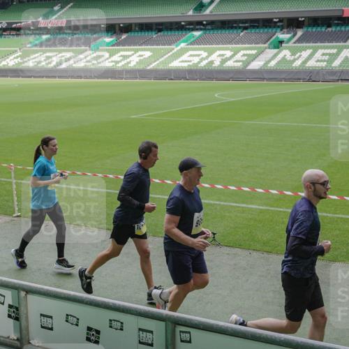 05.10.2025 - 20. swb-Marathon Bremen Michael Burmester http://msf.ph/oto/9230945 05.10.2025 10:29:54 Laufen im Stadion 7202, 8787, 8866, 9014, 9199, 9233, 9255, 9259, 9261, 9369, 9385, 9428, 9435, 9437, 9452, 9485, 9555, 9578, 9579, 9583, 9630, 9658, 9674, 9689, 9696, 9704, 9729, 9740, 9761, 9803, 9832, 9889, 9924, 9929, 9958, 9975, 10022, 10073, 10089, 10118, 10170, 10246, 10376, 10400, 10432, 10443, 10534, 10548, 10601, 10673, 10685, 10715, 10726, 10733, 10781, 10868, 10873, 10877, 10923, 10929, 10932, 10951, 10968, 11005, 11022, 11091, 11177, 11187, 11208, 11288, 11298, 9556 meine-sportfotos.de