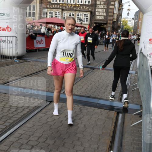 05.10.2025 - 20. swb-Marathon Bremen Yannick Fuchs http://msf.ph/oto/9230960 05.10.2025 11:02:45 Ziel 9468, 9647, 9841, 10033, 10510, 10595, 10598, 10825, 10826, 11110, 11160, 11711 meine-sportfotos.de