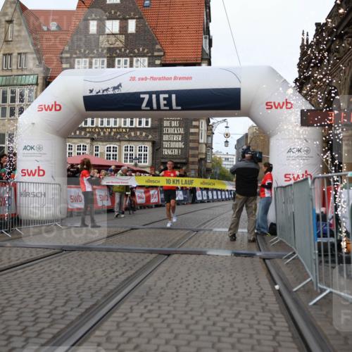 05.10.2025 - 20. swb-Marathon Bremen Yannick Fuchs http://msf.ph/oto/9230997 05.10.2025 10:27:11 Ziel 35 meine-sportfotos.de