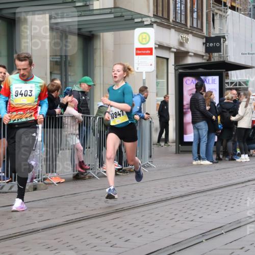 05.10.2025 - 20. swb-Marathon Bremen Strokosch-Dieckow http://msf.ph/oto/9231002 05.10.2025 10:38:54 Ziel 7111, 9239, 9403, 9863, 10847, 10908, 11067, 11343, 11594, 7111, 9239, 9403, 9863, 10847, 10908, 11067, 11343, 11594 meine-sportfotos.de