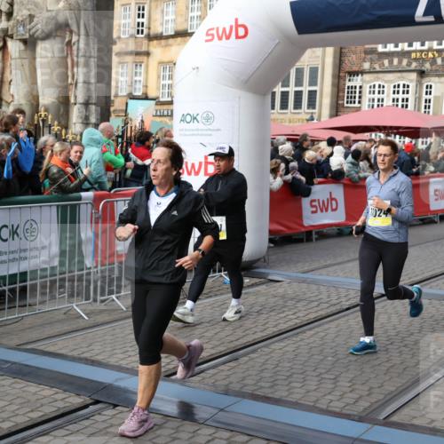 05.10.2025 - 20. swb-Marathon Bremen Yannick Fuchs http://msf.ph/oto/9231019 05.10.2025 11:02:50 Ziel 9331, 9360, 9516, 9841, 10510, 10530, 10803, 10804, 10825, 10826, 11024 meine-sportfotos.de