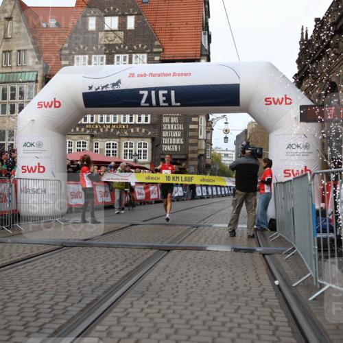 05.10.2025 - 20. swb-Marathon Bremen Yannick Fuchs http://msf.ph/oto/9231020 05.10.2025 10:27:12 Ziel 35 meine-sportfotos.de