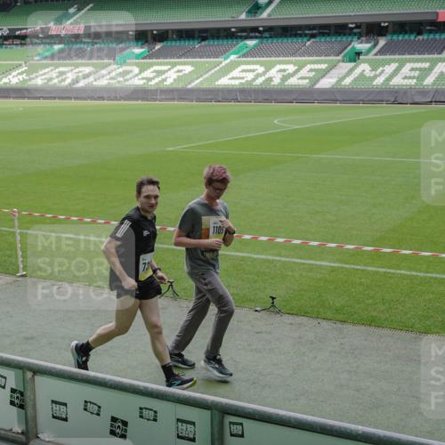 05.10.2025 - 20. swb-Marathon Bremen Michael Burmester http://msf.ph/oto/9231025 05.10.2025 10:29:57 Laufen im Stadion 7202, 8787, 8866, 9014, 9199, 9233, 9240, 9255, 9259, 9261, 9369, 9385, 9428, 9435, 9437, 9452, 9485, 9555, 9578, 9579, 9583, 9630, 9658, 9674, 9689, 9696, 9704, 9740, 9761, 9803, 9832, 9889, 9924, 9929, 9958, 9975, 10022, 10073, 10118, 10159, 10170, 10246, 10376, 10392, 10400, 10432, 10443, 10534, 10548, 10601, 10673, 10685, 10715, 10726, 10781, 10868, 10873, 10877, 10923, 10932, 10951, 10968, 11005, 11022, 11091, 11177, 11187, 11208, 11288, 11298, 9556 meine-sportfotos.de