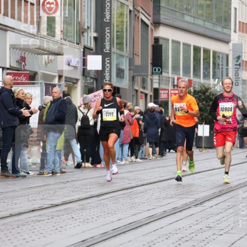 05.10.2025 - 20. swb-Marathon Bremen Strokosch-Dieckow http://msf.ph/oto/9231032 05.10.2025 10:39:00 Ziel 7111, 9239, 9863, 10908, 11067, 11343, 7111, 9239, 9863, 10908, 11067, 11343 meine-sportfotos.de
