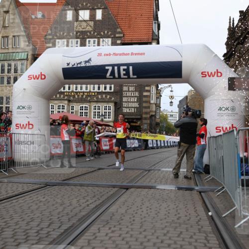 05.10.2025 - 20. swb-Marathon Bremen Yannick Fuchs http://msf.ph/oto/9231041 05.10.2025 10:27:12 Ziel 35 meine-sportfotos.de