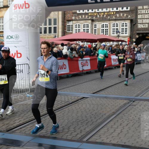 05.10.2025 - 20. swb-Marathon Bremen Yannick Fuchs http://msf.ph/oto/9231056 05.10.2025 11:02:50 Ziel 9331, 9360, 9516, 9841, 10510, 10530, 10803, 10804, 10825, 10826, 11024 meine-sportfotos.de