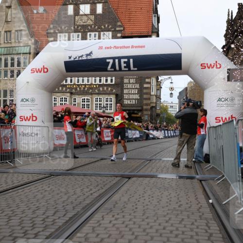 05.10.2025 - 20. swb-Marathon Bremen Yannick Fuchs http://msf.ph/oto/9231066 05.10.2025 10:27:12 Ziel 35 meine-sportfotos.de