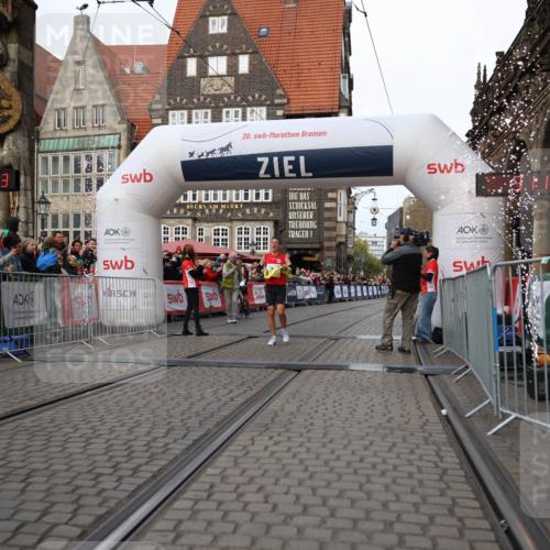 05.10.2025 - 20. swb-Marathon Bremen Yannick Fuchs http://msf.ph/oto/9231073 05.10.2025 10:27:12 Ziel 35 meine-sportfotos.de