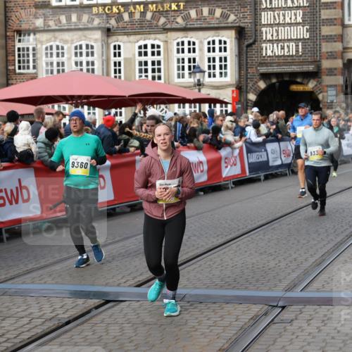 05.10.2025 - 20. swb-Marathon Bremen Yannick Fuchs http://msf.ph/oto/9231107 05.10.2025 11:02:51 Ziel 9331, 9360, 9516, 9841, 10129, 10510, 10530, 10803, 10804, 10825, 10826, 11024 meine-sportfotos.de