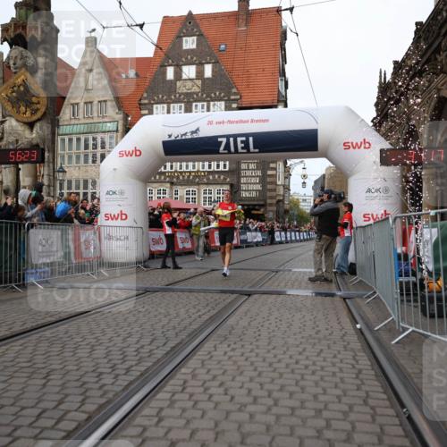 05.10.2025 - 20. swb-Marathon Bremen Yannick Fuchs http://msf.ph/oto/9231108 05.10.2025 10:27:12 Ziel 35 meine-sportfotos.de