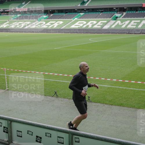 05.10.2025 - 20. swb-Marathon Bremen Michael Burmester http://msf.ph/oto/9231113 05.10.2025 10:30:00 Laufen im Stadion 7202, 8787, 8866, 9014, 9199, 9233, 9240, 9255, 9259, 9261, 9369, 9385, 9435, 9437, 9452, 9485, 9555, 9578, 9579, 9583, 9630, 9658, 9674, 9689, 9704, 9740, 9761, 9803, 9832, 9889, 9924, 9929, 9958, 9975, 10022, 10073, 10118, 10159, 10170, 10221, 10246, 10376, 10392, 10400, 10432, 10443, 10534, 10548, 10601, 10673, 10685, 10715, 10726, 10781, 10868, 10873, 10877, 10923, 10932, 10951, 10968, 11005, 11022, 11091, 11177, 11208, 11288, 11298, 11319, 9556 meine-sportfotos.de