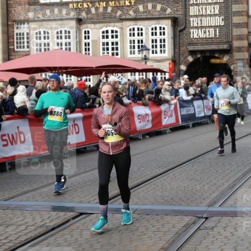 05.10.2025 - 20. swb-Marathon Bremen Yannick Fuchs http://msf.ph/oto/9231124 05.10.2025 11:02:52 Ziel 9331, 9360, 9516, 9841, 10129, 10510, 10530, 10803, 10804, 10825, 10826, 11024, 11193 meine-sportfotos.de