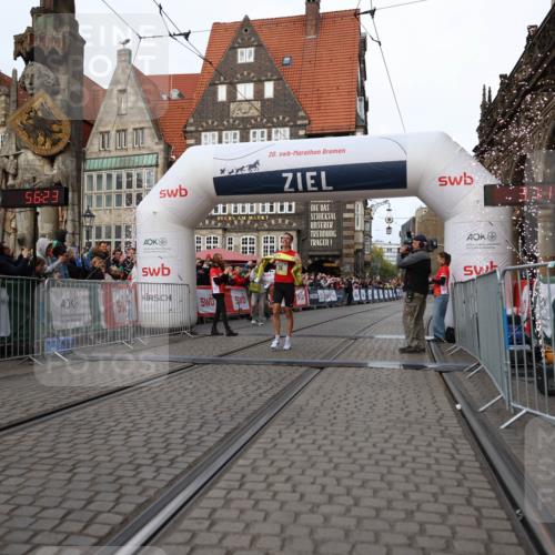 05.10.2025 - 20. swb-Marathon Bremen Yannick Fuchs http://msf.ph/oto/9231131 05.10.2025 10:27:13 Ziel 35 meine-sportfotos.de