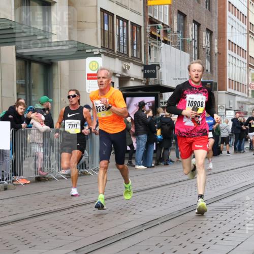 05.10.2025 - 20. swb-Marathon Bremen Strokosch-Dieckow http://msf.ph/oto/9231143 05.10.2025 10:39:07 Ziel 7111, 9239, 9289, 9671, 9863, 10525, 10908, 11067, 11343, 11418, 11474, 7111, 9239, 9289, 9671, 9863, 10525, 10908, 11067, 11343, 11418, 11474 meine-sportfotos.de
