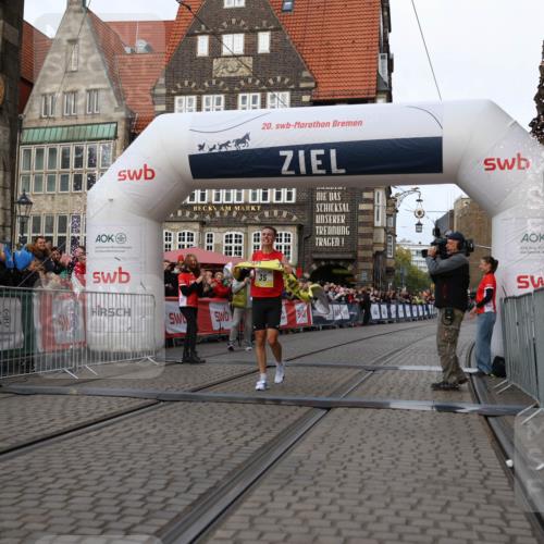 05.10.2025 - 20. swb-Marathon Bremen Yannick Fuchs http://msf.ph/oto/9231147 05.10.2025 10:27:13 Ziel 35 meine-sportfotos.de