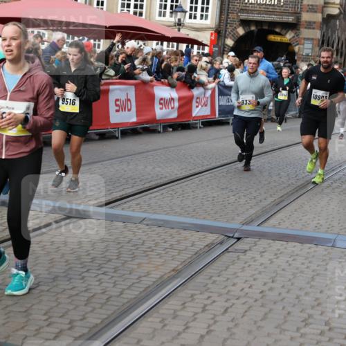 05.10.2025 - 20. swb-Marathon Bremen Yannick Fuchs http://msf.ph/oto/9231162 05.10.2025 11:02:52 Ziel 9331, 9360, 9516, 9841, 10129, 10510, 10530, 10803, 10804, 10825, 10826, 11024, 11193 meine-sportfotos.de