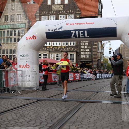 05.10.2025 - 20. swb-Marathon Bremen Yannick Fuchs http://msf.ph/oto/9231170 05.10.2025 10:27:13 Ziel 35 meine-sportfotos.de